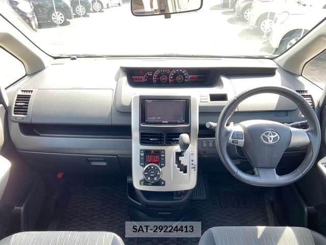 Toyota VOXY 2011-03 377578-8