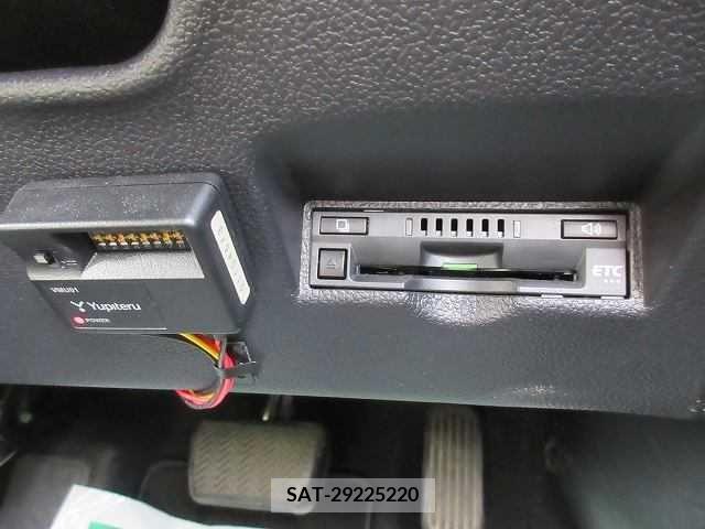 Toyota PRIUS 2019-06 201420-7