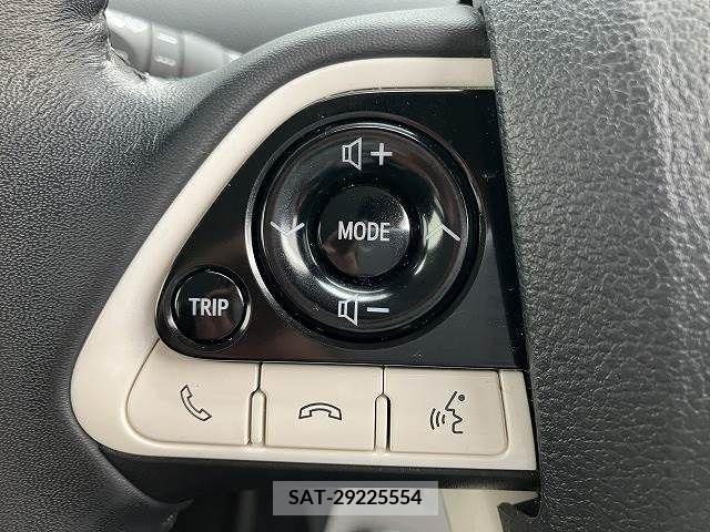 Toyota PRIUS 2017-11 223835-8