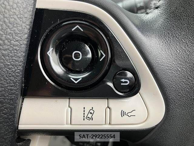 Toyota PRIUS 2017-11 223835-7