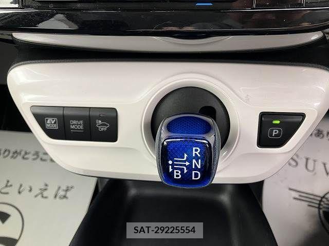 Toyota PRIUS 2017-11 223835-6