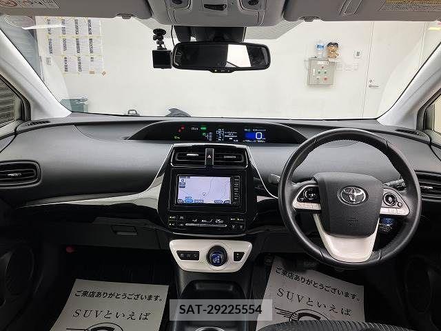 Toyota PRIUS 2017-11 223835-1
