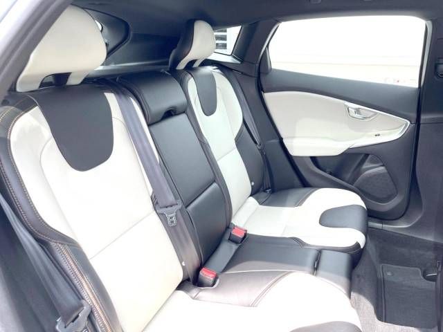 Volvo CROSS COUNTRY 2018-08 183261-12