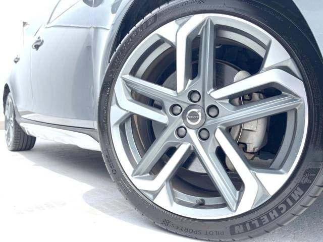 Volvo CROSS COUNTRY 2018-08 183261-15