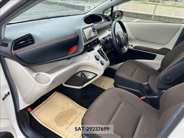 Toyota SIENTA 2017-07 298384-4
