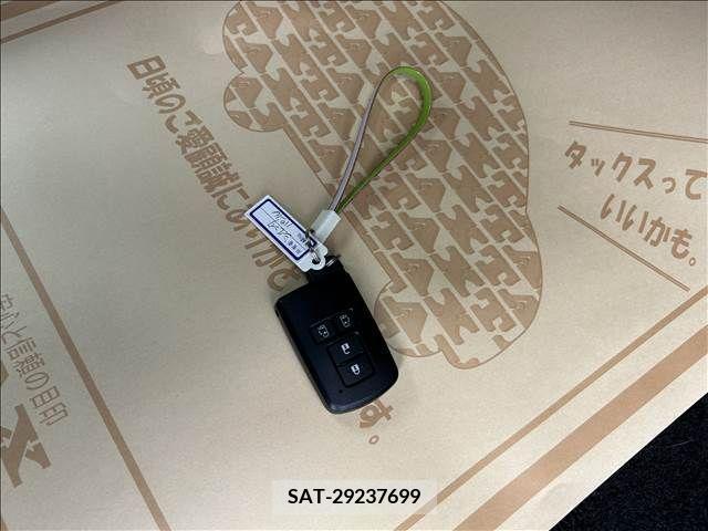 Toyota SIENTA 2017-07 298384-18