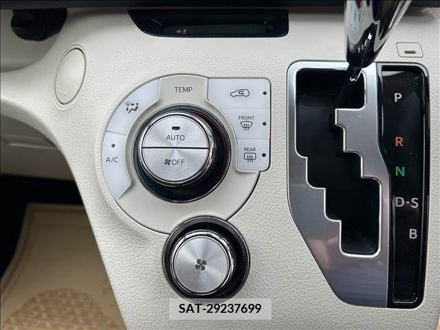 Toyota SIENTA 2017-07 298384-9