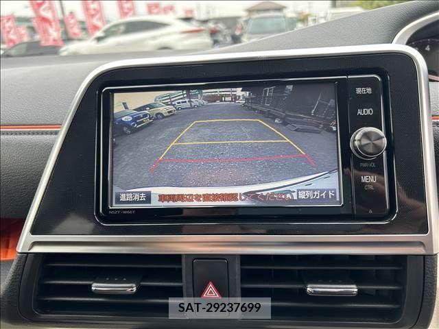 Toyota SIENTA 2017-07 298384-8
