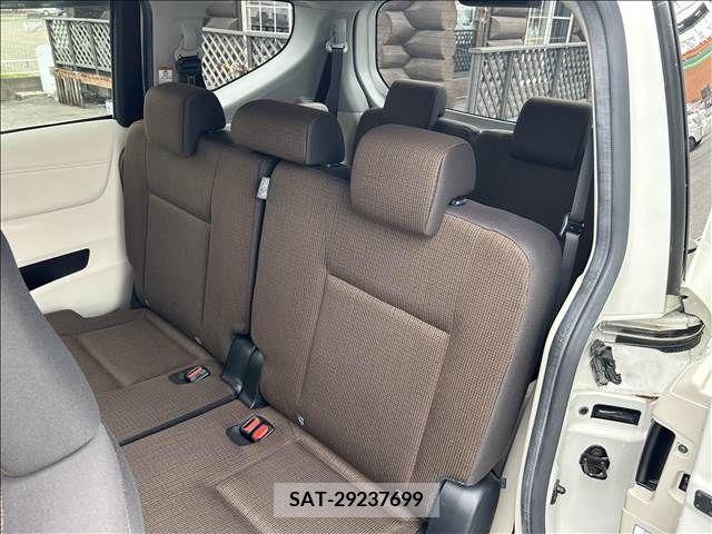 Toyota SIENTA 2017-07 298384-6