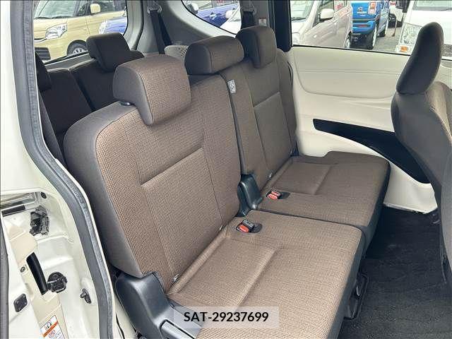 Toyota SIENTA 2017-07 298384-5