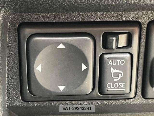 Nissan JUKE 2011-07 338907-11