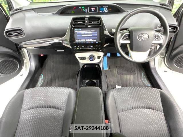 Toyota PRIUS 2018-10 222583-1