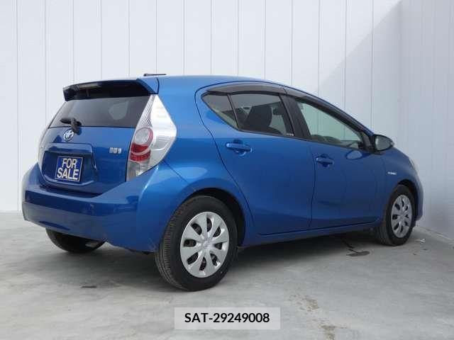 Toyota AQUA 2012-10 386728-7