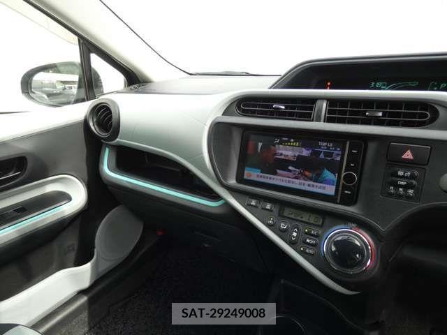 Toyota AQUA 2012-10 386728-12