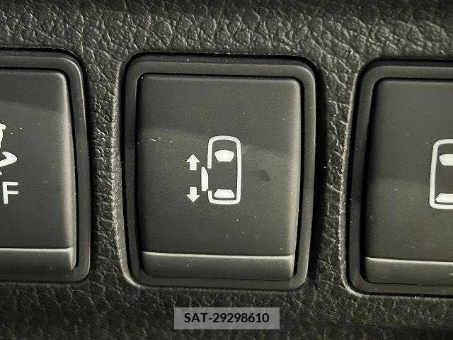 Nissan ELGRAND 2017-06 268365-6
