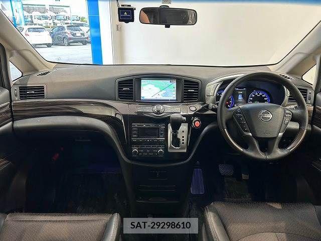 Nissan ELGRAND 2017-06 268365-1