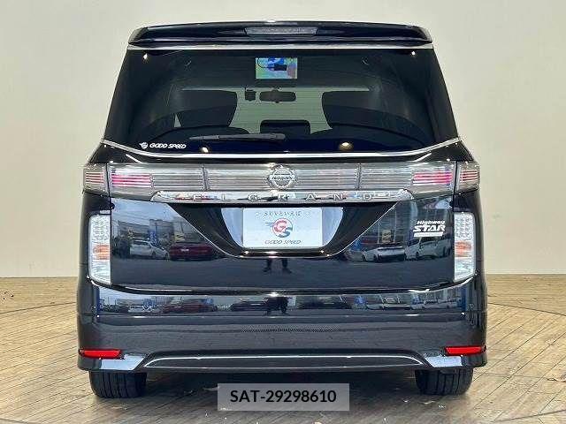 Nissan ELGRAND 2017-06 268365-12