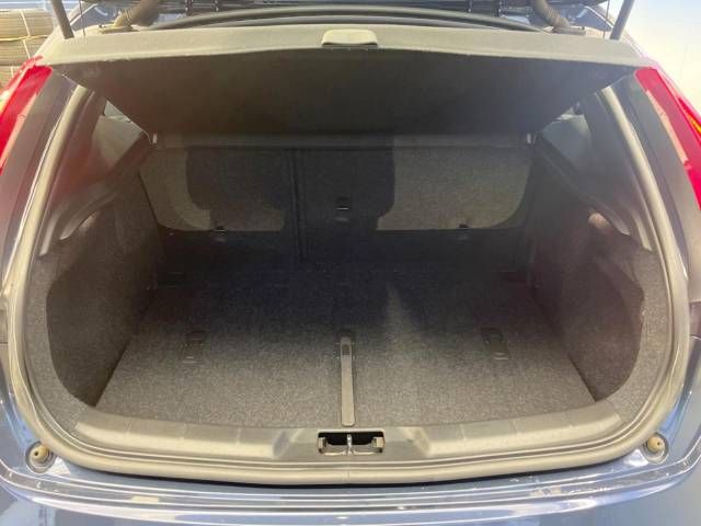 Volvo V40 2013-07 25347-12