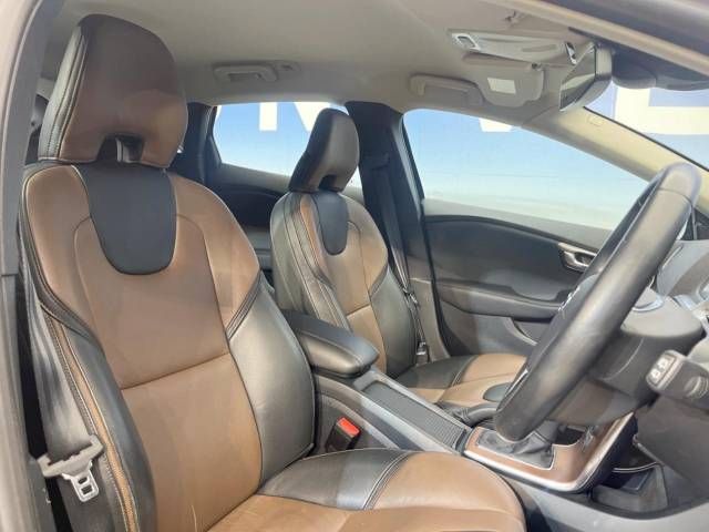 Volvo V40 2013-07 25347-8