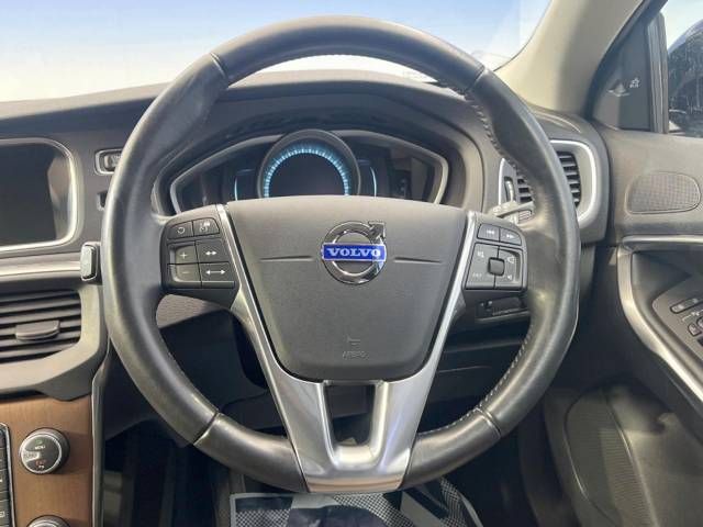 Volvo V40 2013-07 25347-10