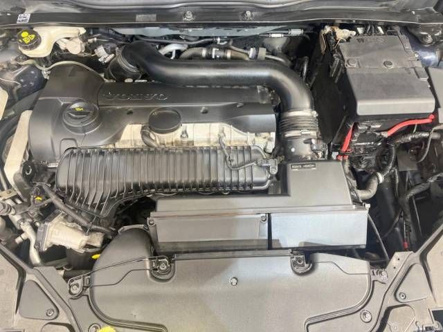 Volvo V40 2013-07 25347-19