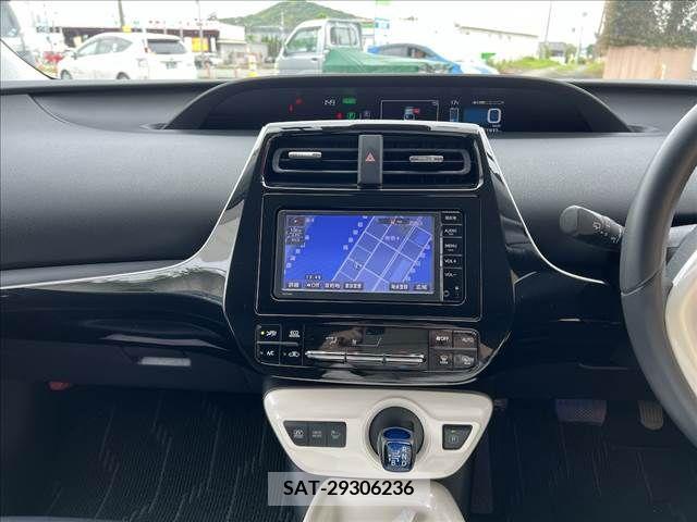 Toyota PRIUS 2016-03 281738-1