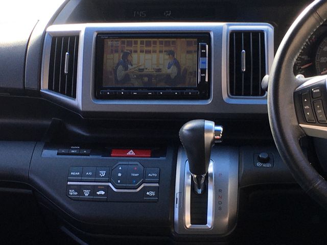 Honda e 2014-05 28208-6