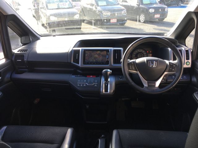 Honda e 2014-05 28208-5