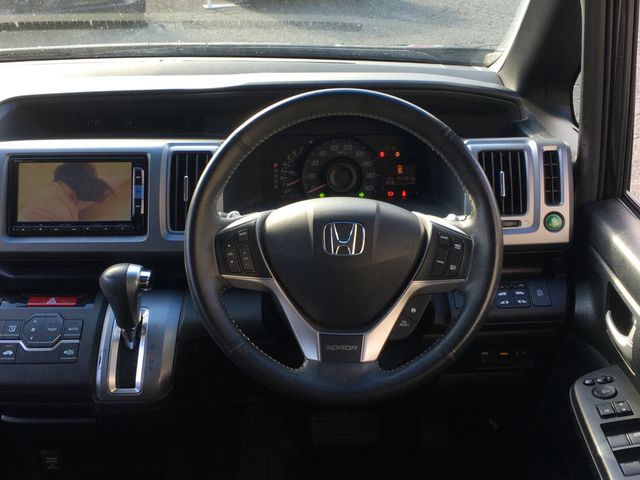 Honda e 2014-05 28208-7