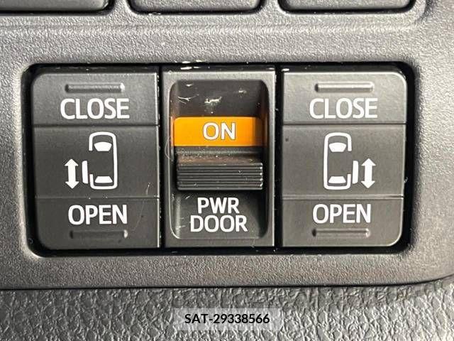 Toyota VOXY 2018-08 337215-4