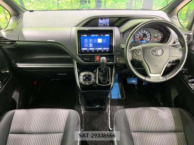 Toyota VOXY 2018-08 337215-1
