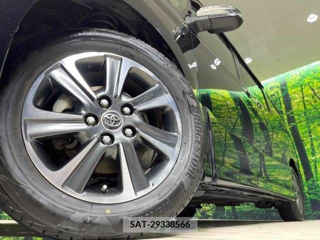 Toyota VOXY 2018-08 337215-14