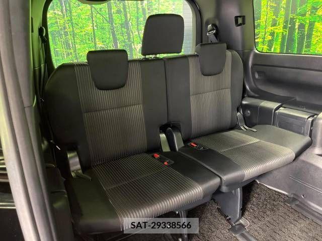 Toyota VOXY 2018-08 337215-10