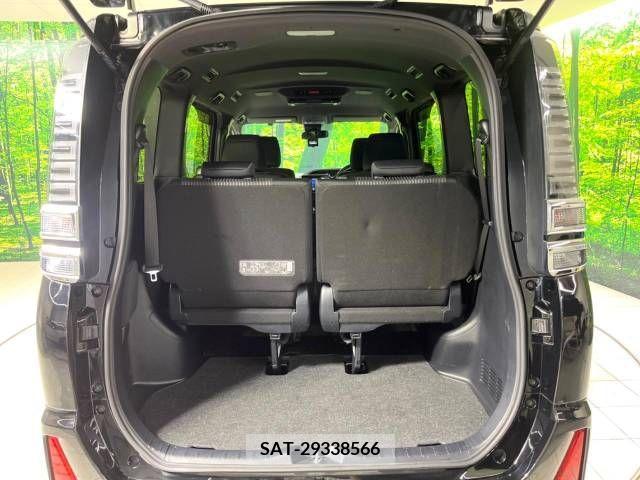 Toyota VOXY 2018-08 337215-11