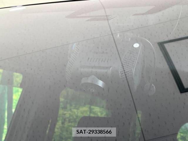 Toyota VOXY 2018-08 337215-7