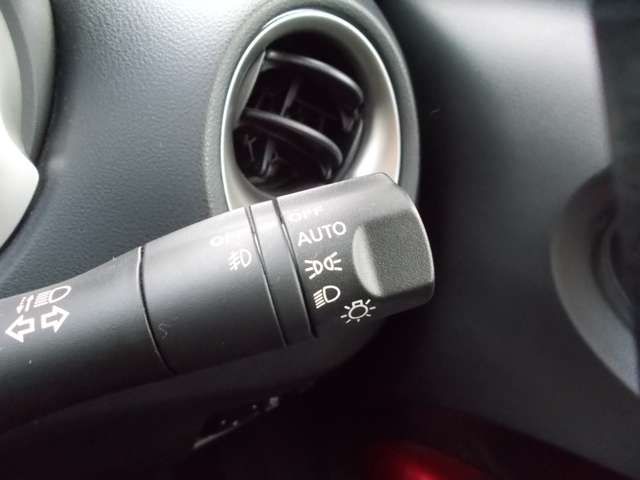 Nissan JUKE 2012-05 10812-6