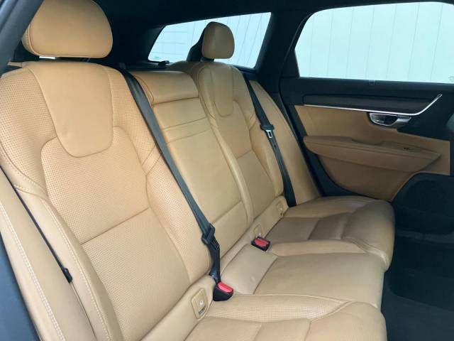 Volvo CROSS COUNTRY 2017-12 26523-12