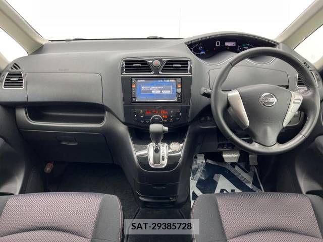 Nissan SERENA 2011-11 386747-1