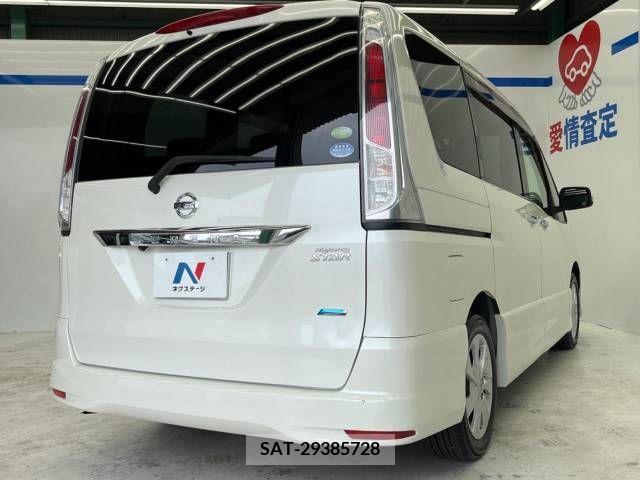 Nissan SERENA 2011-11 386747-13