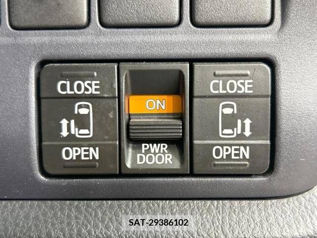 Toyota VOXY 2015-04 288852-5
