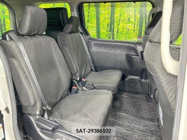 Toyota VOXY 2015-04 288852-9
