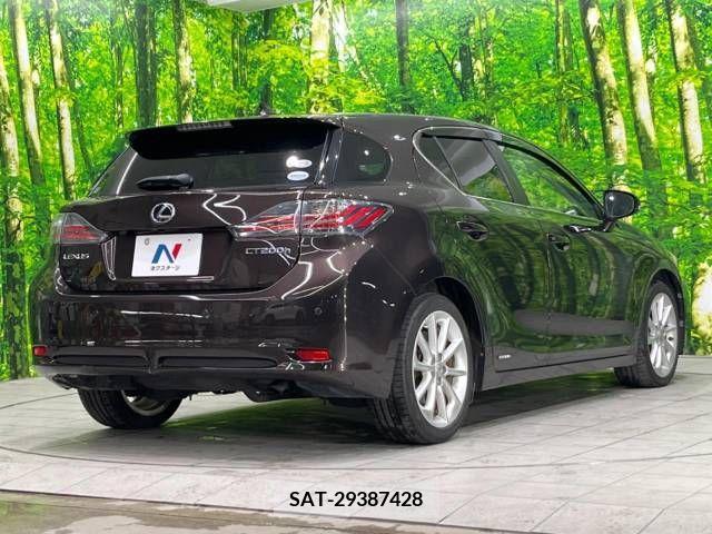 Lexus CT 2011-07 215633-17