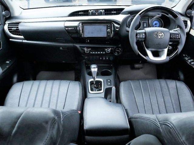 Toyota HILUX 2018-01 192356-1