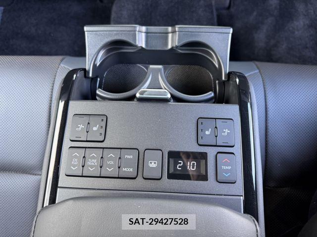 Toyota CROWN 2023-03 207649-14