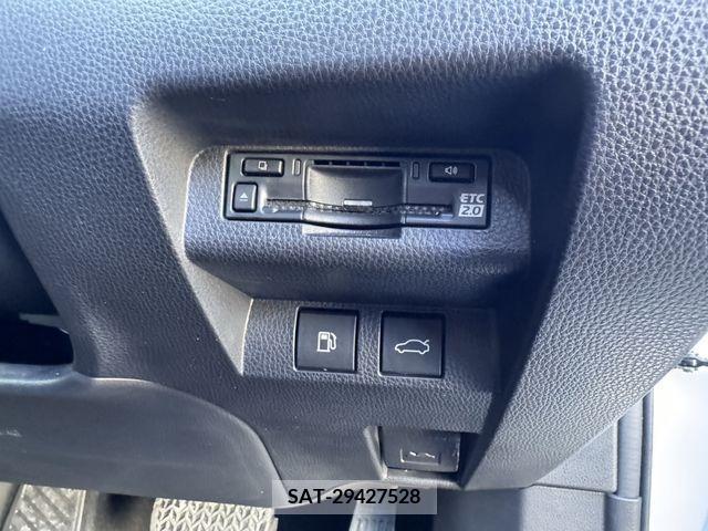 Toyota CROWN 2023-03 207649-15