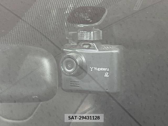 Toyota PRIUS 2019-08 209671-6
