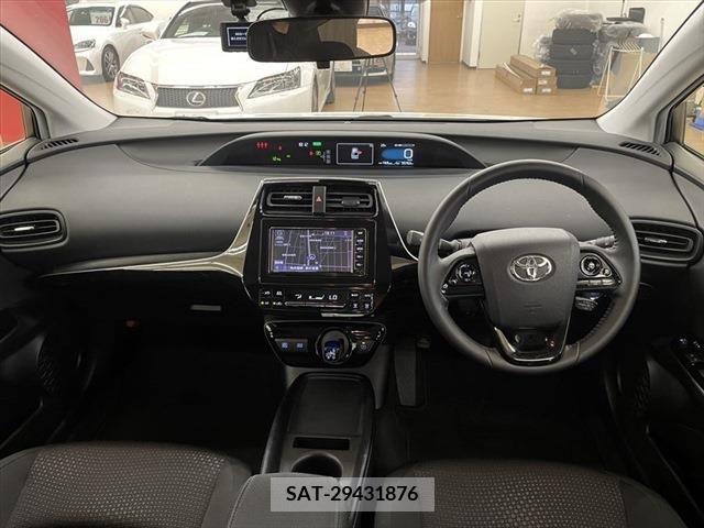 Toyota PRIUS 2021-06 322480-1