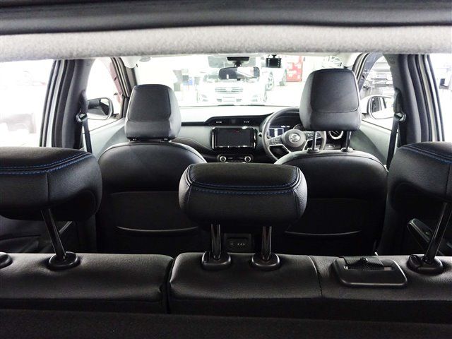 Nissan KICKS 2023-01 184310-3