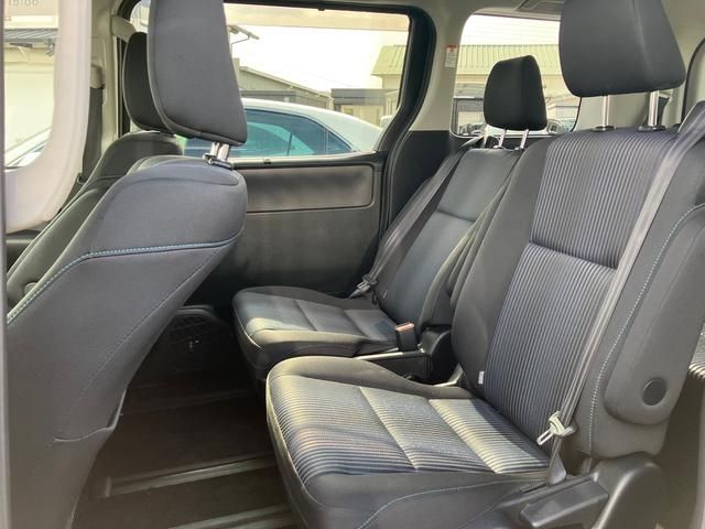 Toyota VOXY 2016-03 15651-6