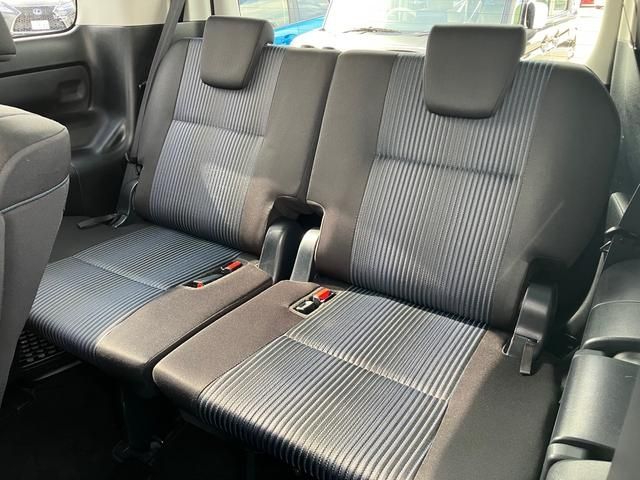 Toyota VOXY 2016-03 15651-7